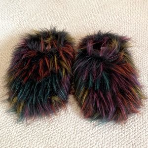 Steve Madden cozy fuzzy faux fur slippers. Like new. Size 9 Hard rubber sole.